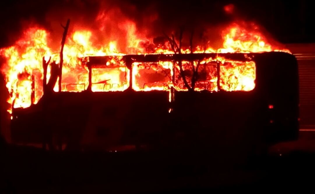 Asaltan e incendian autobús que corre de CDMX a Hidalgo