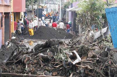 En Xochimilco intentan reponerse de la inundación