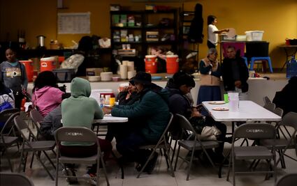 Mexicanos en EU entregan a SRE propuestas para defensa de los migrantes; destacan derechos de las mujeres  