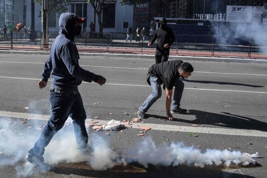 Partidarios y detractores de Bolsonaro chocan en las calles de Sao Paulo