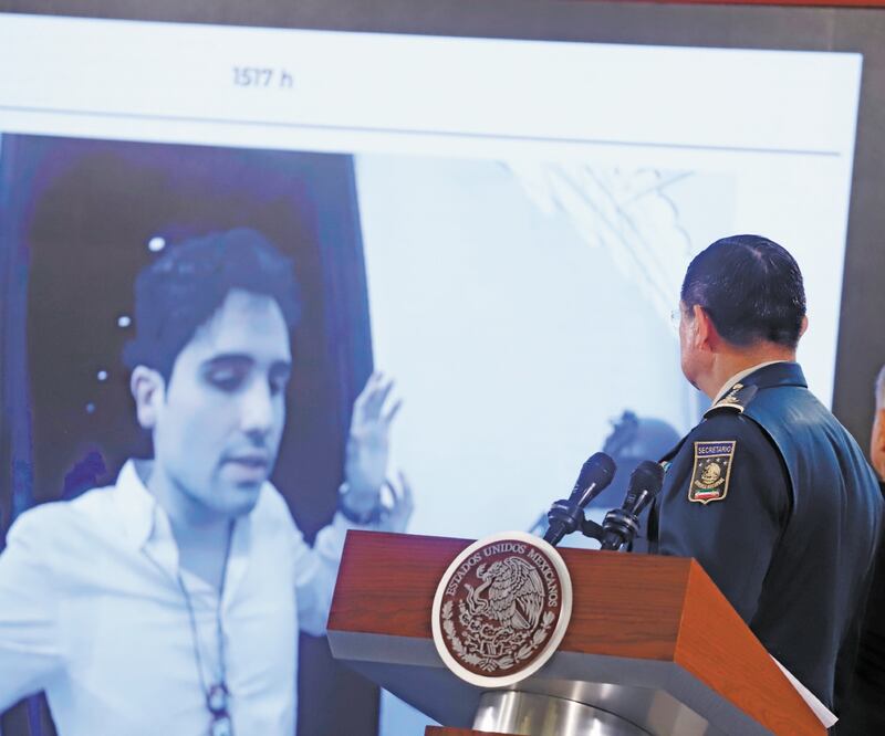 En la conferencia de prensa del presidente López Obrador, el titular de Sedena dio los pormenores de lo ocurrido en Culiacán. Foto: BERENICE FREGOSO. EL UNIVERSAL