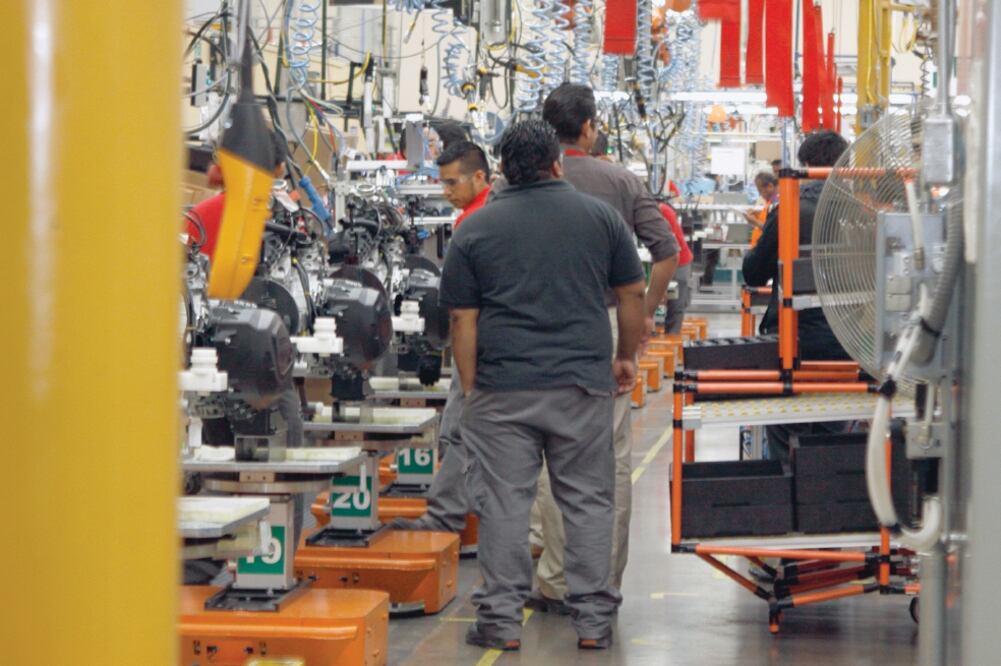 La reducción del IVA podría generar que muchas empresas disminuyan costos al instalar su domicilio fiscal en la frontera, comentó el experto de Bancome r. (ARCHIVO EL UNIVERSAL)