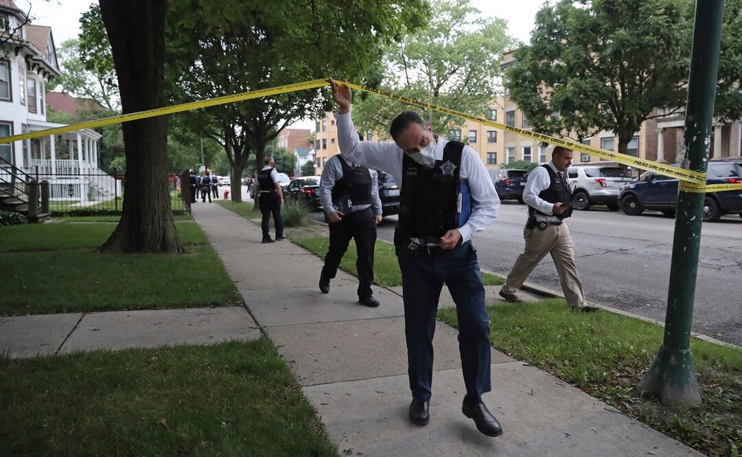 En total, 102 personas fueron baleadas en Chicago desde el viernes por la noche hasta el lunes por la mañana (Foto: AP)