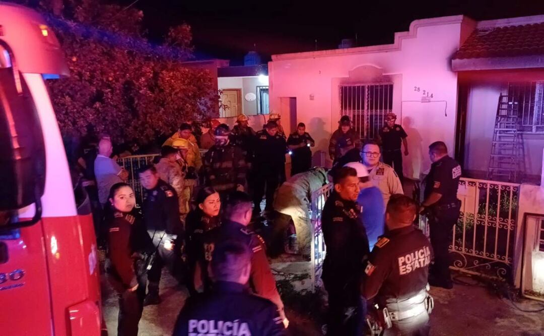 Elementos de la policía y bomberos acudieron por el reporte de un incendio en un predio de Yucatán (25/02/2025). Foto: Especial