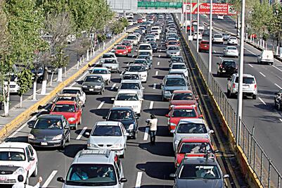 Hoy no circulan vehículos con engomado amarillo