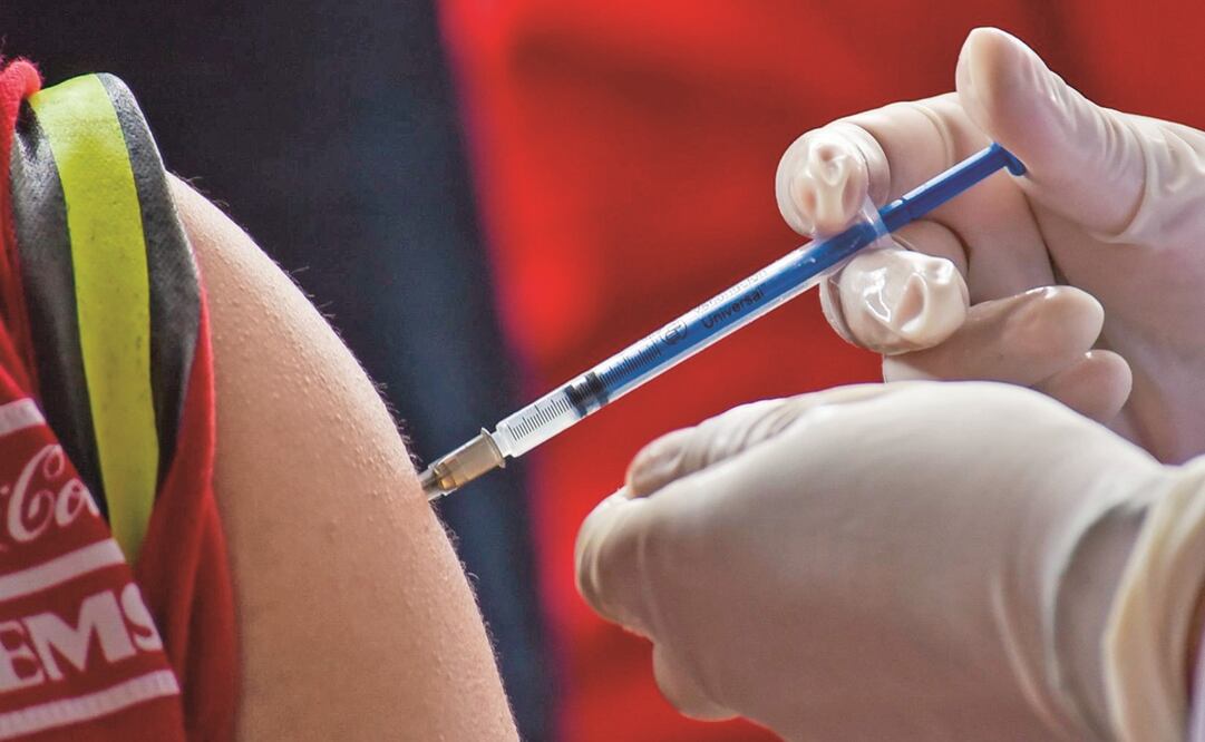 La Secretaría de Salud afirma que ya se ha vacunado contra el Covid-19 a 64 millones 323 mil 90 mexicanos. Foto: Crisanta Espinosa. Cuartoscuro