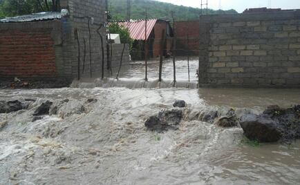 Tromba afecta a 30 familias en Chavinda, Michoacán