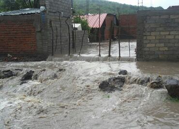 Tromba afecta a 30 familias en Chavinda, Michoacán