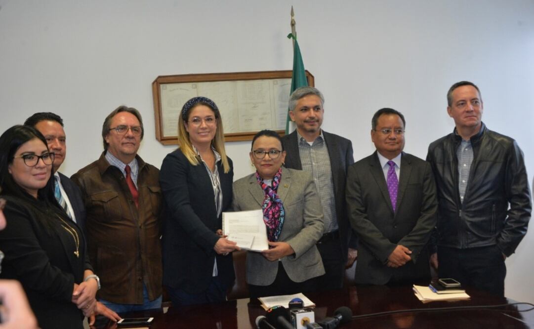 La secretaria de Gobierno capitalino, Rosa Icela Rodríguez Velázquez ( saco gris) Fotografía: Especial