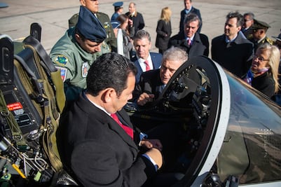 Guatemala frena, por ahora, la compra de aviones militares a Argentina