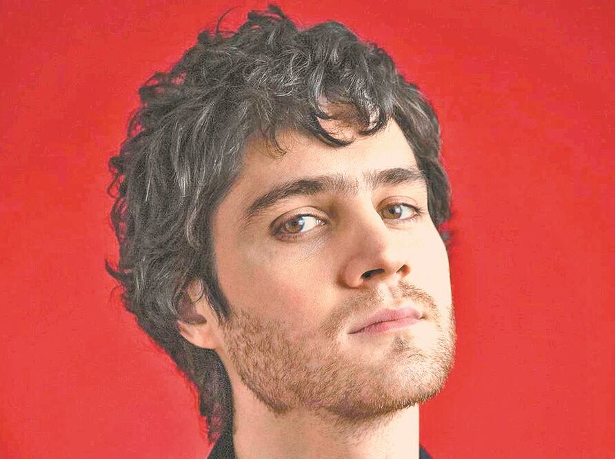 Martín interpreta a Nicandro, un joven adinerado y amigo de Sara. Foto: NETFLIX