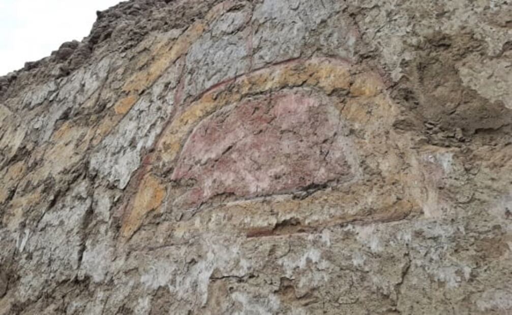 Descubren mural de hace 3 mil años en Perú; presenta daños hechos por agricultores