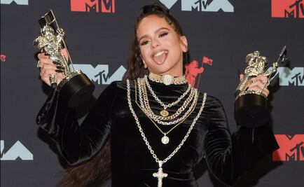 A Rosalía le llueven críticas en la red por ganar VMA latino al ser española