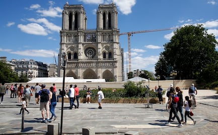 Reabren explanada de Notre Dame en París, cerrada desde el incendio