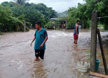 Suspenden clases por ciclón tropical "17-E" en Oaxaca