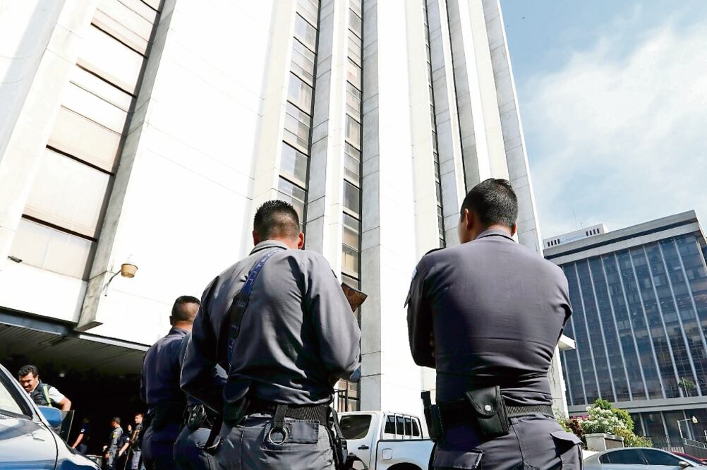 Sandoval recalcó que sólo abogados guatemaltecos pueden llevar la defensa de Duarte. (LUIS CORTÉS. EL UNIVERSAL)