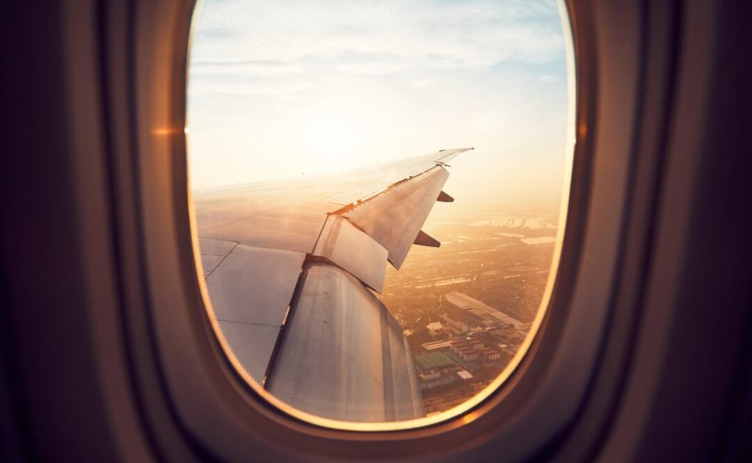 Antes de una evacuación, la tripulación en cabina debe ser capaz de ver por la ventana y evaluar las condiciones externas. (Foto: iStock)