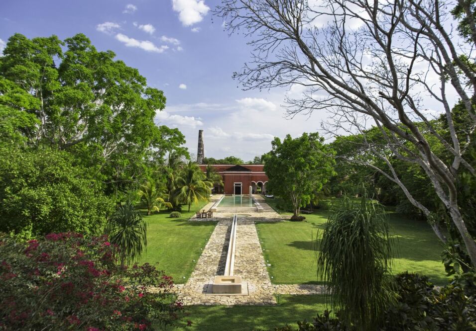 Temozón conserva gran parte de su arquitectura original, rodeada de frondosos jardines, y su decoración te remonta a sus mejores años. (Foto: Cortesía)
