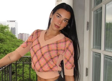 Las botas de peluche de Dua Lipa son lo más trendy de la temporada