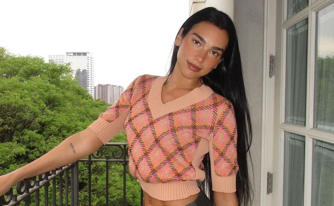Dua Lipa cautivó a todos los usuarios de Instagram luciendo un par de botas de peluche. Foto: Instagram @dualipa