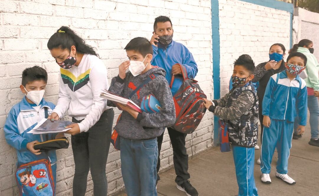 En junio, algunos alumnos regresaron a las escuelas, pero por casos de Covid y cambios en el semáforo, los planteles cerraron. Foto: Archivo/ EL UNIVERSAL.
