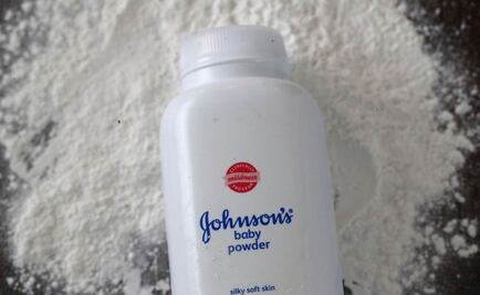 Johnson & Johnson retira talco para bebés por rastros de asbesto en botella