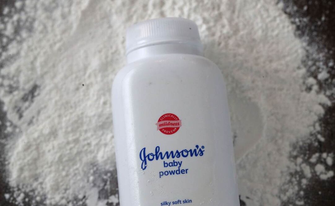 Johnson & Johnson retira talco para bebés por rastros de asbesto en botella. Foto: Getty Images