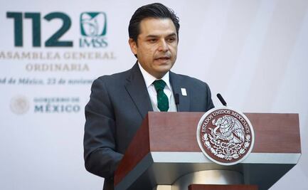 IMSS aplica dosis de refuerzo contra Covid a personal de salud de la tercera edad