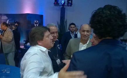 'Piojo' reaparece en comida por inauguración del nuevo estadio