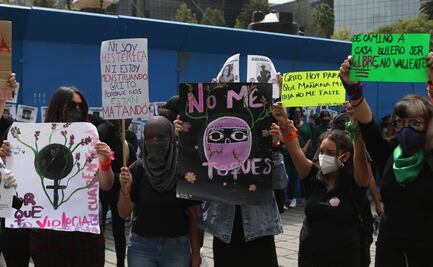 Feministas lanzan consignas contra la violencia de género en la CDMX y realizan pintas 
