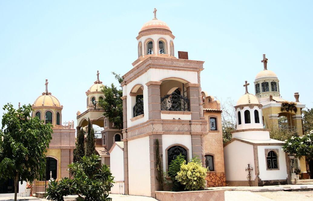El cementerio Jardines del Humaya, en Culiacán, es uno de los puntos más populares en los recorridos, que siguen acontecimientos ligados al narco. (Foto: Archivo El Universal)