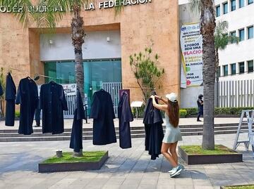 Presenta Morena iniciativa para eliminar uso de la toga en la SCJN; representa lejanía y elitismo, señalan