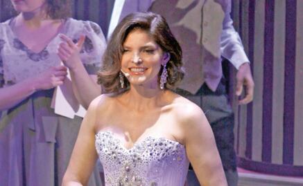 Ana Bárbara y su baile sexy mientras cocina