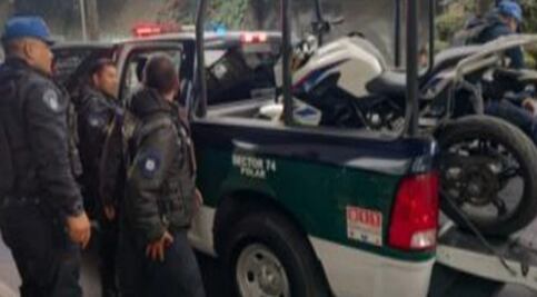 Vecinos golpean a 2 menores de 15 años que presuntamente robaron una moto en la Magdalena Contreras