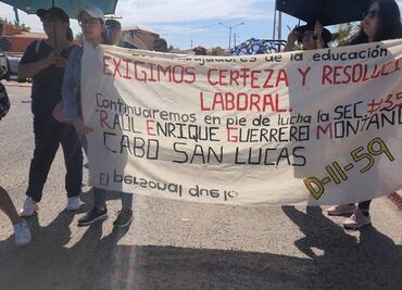 “¡Hasta que la dignidad se haga costumbre!”: profesores se manifiestan en acto de Claudia Sheinbaum realizado en Los Cabos