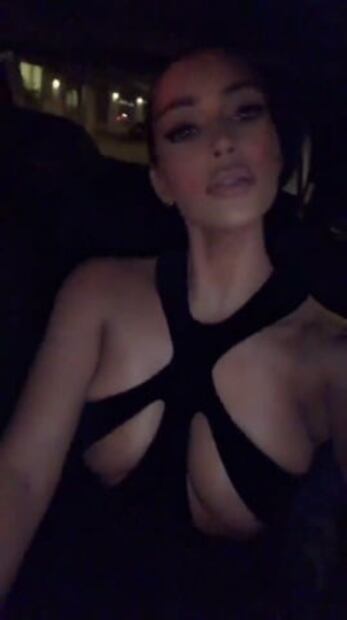 Kim Kardashian lo enseña (casi) todo con su vestido de Thierry Mugler