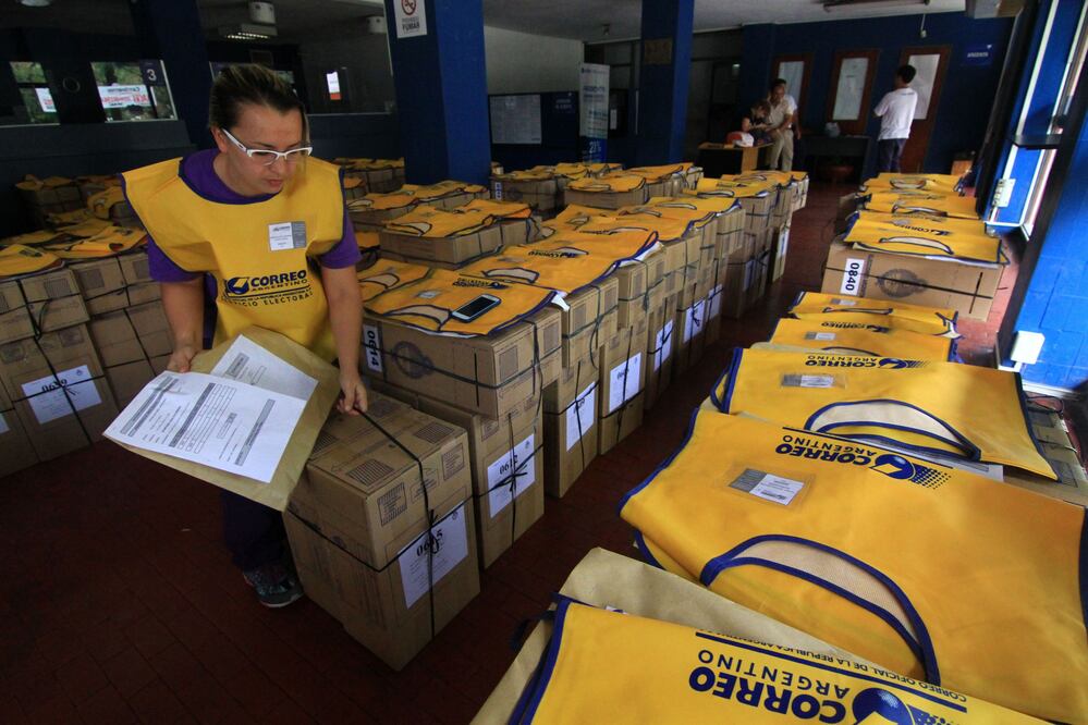 Las casillas comenzaron a instalarse a las ocho de la mañana (XINHUA)