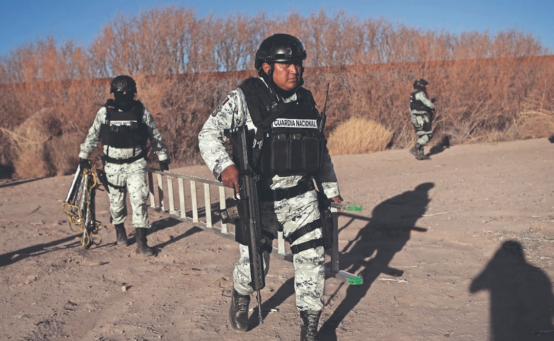 Elementos de la Guardia Nacional desplegados en la zona fronteriza de Chihuahua realizaron un operativo en la región de San Isidro, a fin de evitar los cruces ilegales hacia territorio estadounidense. Foto: de CHRISTIAN TORRES. EL UNIVERSAL