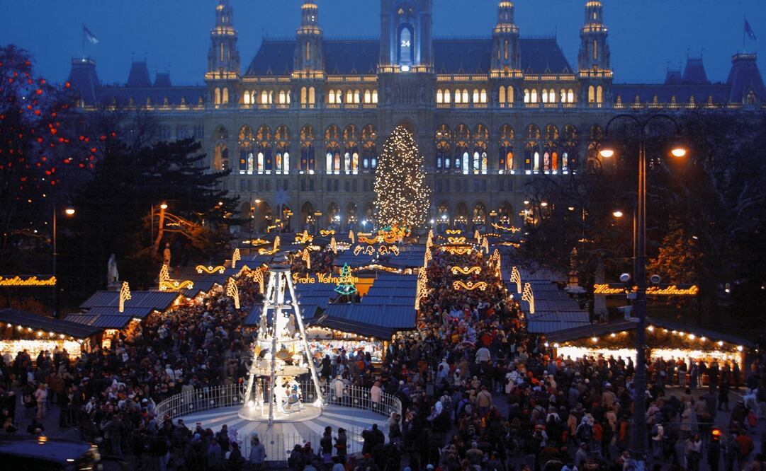 El mercado de Rathausplatz cuenta con pista de hielo, juegos mecánicos, belenes artísticos y un sin fin de artesanías. Foto: Cortesía OesterreichWerbung. Astrid Bartl