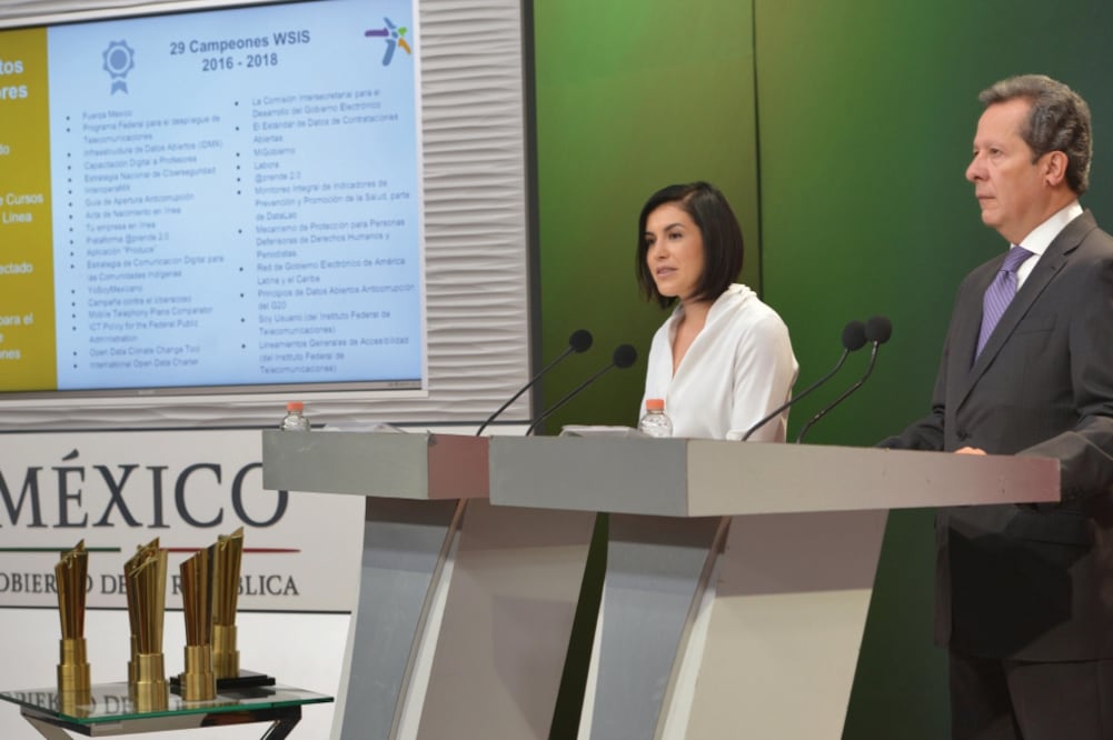 En compañía de la coordinadora de la oficina de la Estrategia Digital Nacional, Yolanda Martínez, el vocero de la Presidencia, Eduardo Sánchez, destacó el impulso que dio el presidente Enrique Peña Nieto a las Tecnologías de la Información. Foto: CORTESÍA