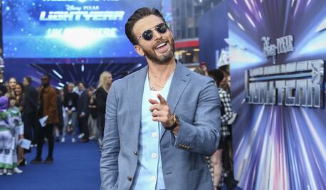 Chris Evans critica a los disgustados con la escena LGBT en "Lightyear": "Morirán como dinosaurios"
