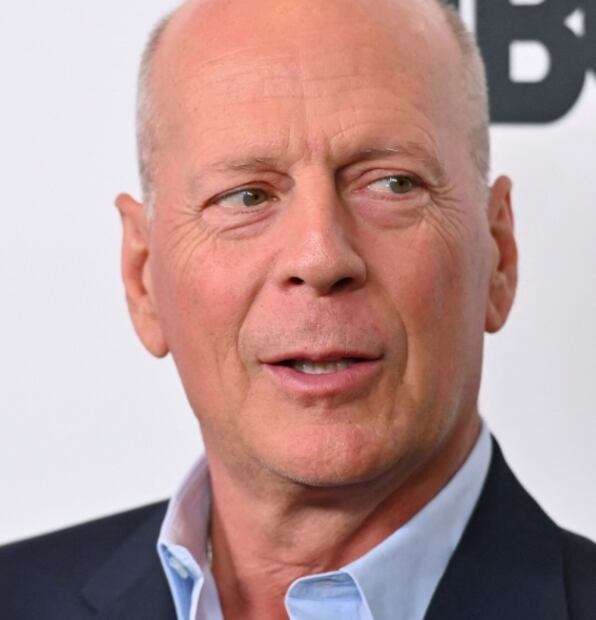 Vadhir Derbez recuerda los "síntomas" de demencia de Bruce Willis cuando trabajó con él