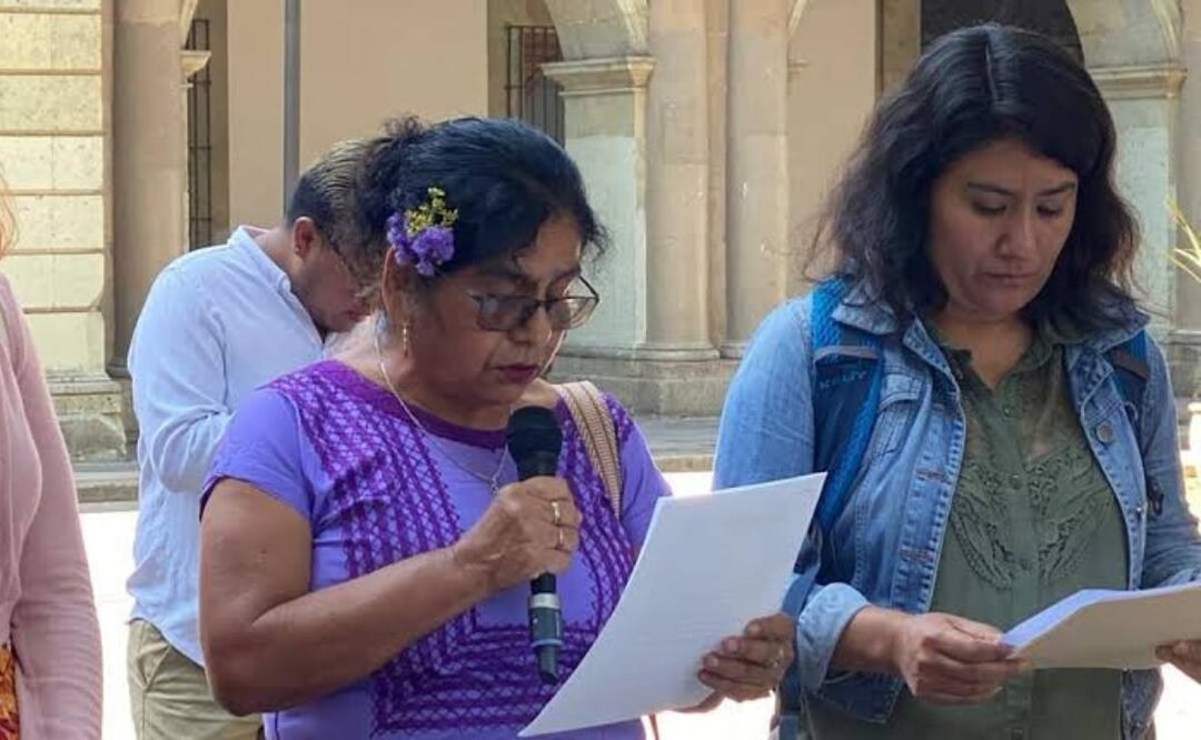 Allanan por segunda vez las oficinas de la asociación civil Ciarena A. C. en Oaxaca, la cual es dirigida por la activista Silvia Pérez Yescas (izquierda) (26/06/2025). Foto: Juan Carlos Zavala / EL UNIVERSAL