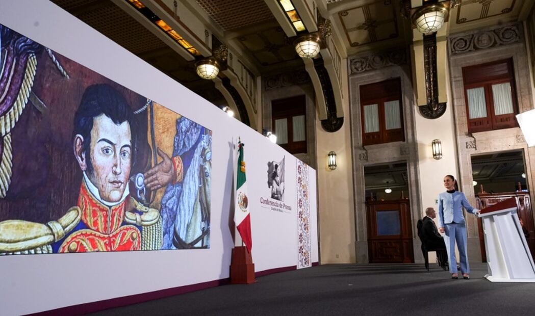 "Es un día muy importante porque son 200 años de la República”, La presidenta Claudia Sheinbaum inicia su mañanera hablando sobre Guadalupe Victoria como el primer presidente de México; reitera su invitación a las 19:00 horas en el Zócalo para conmemorar esta fecha. Foto: especial