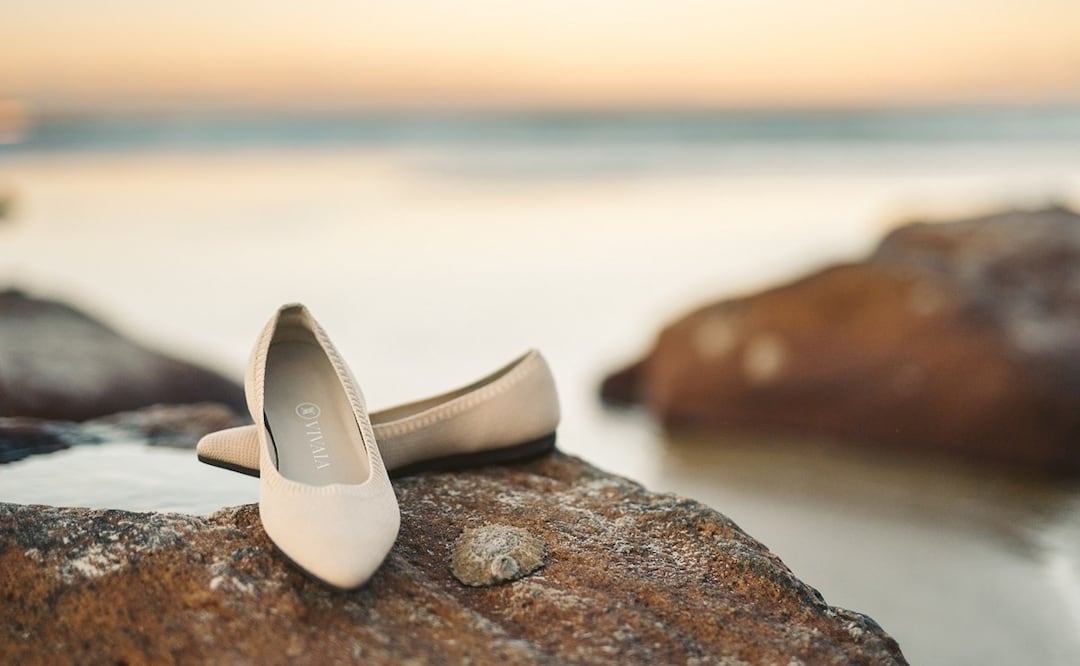 Los zapatos planos pueden parecer cómodos pero no es bueno usarlos con frecuencia / Foto: Pexels