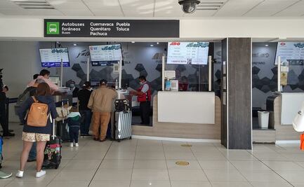 "¡Corra, si llega ya la hizo!": Viajeros del AICM sufren por encontrar transporte en camionetas al AIFA 