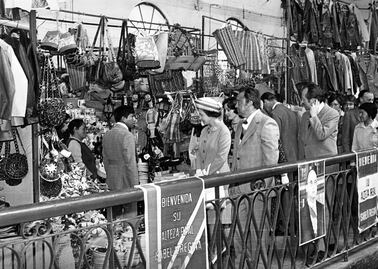 El día que la Reina Isabel y el príncipe Felipe visitaron un mercado en México