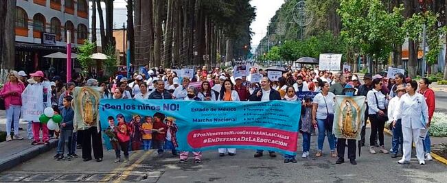 Regresan a clases 7 estados sin libros de la SEP