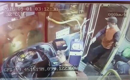 Cámaras captan robo en transporte público en menos de un minuto
