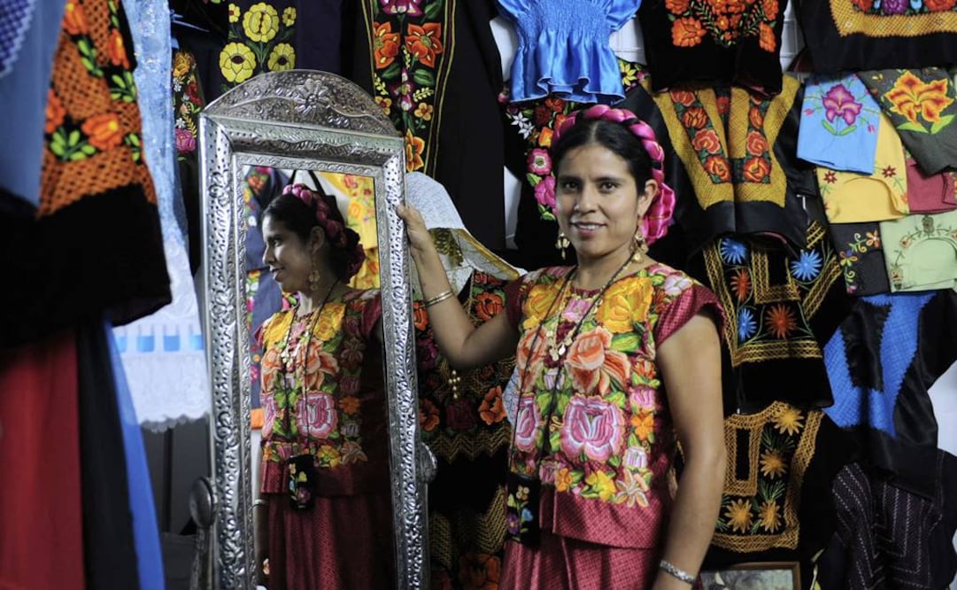 En la Expo Artesanal podrás hallar piezas de textiles, joyería, alfarería y cerámica, fibras vegetales, hojalata, madera tallada y labrado de jícara, entre otros. FOTO: EFE.